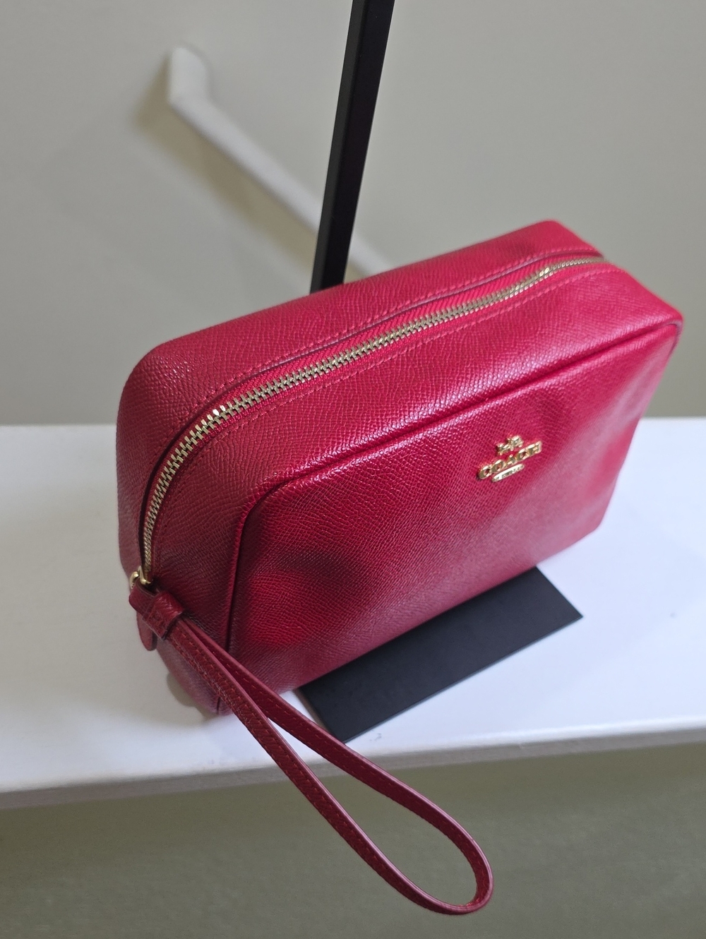 COACH F24797 True Red Crossgrain Leather Boxy Cosmetic Wristlet/Case EUC - Picture 3 of 15